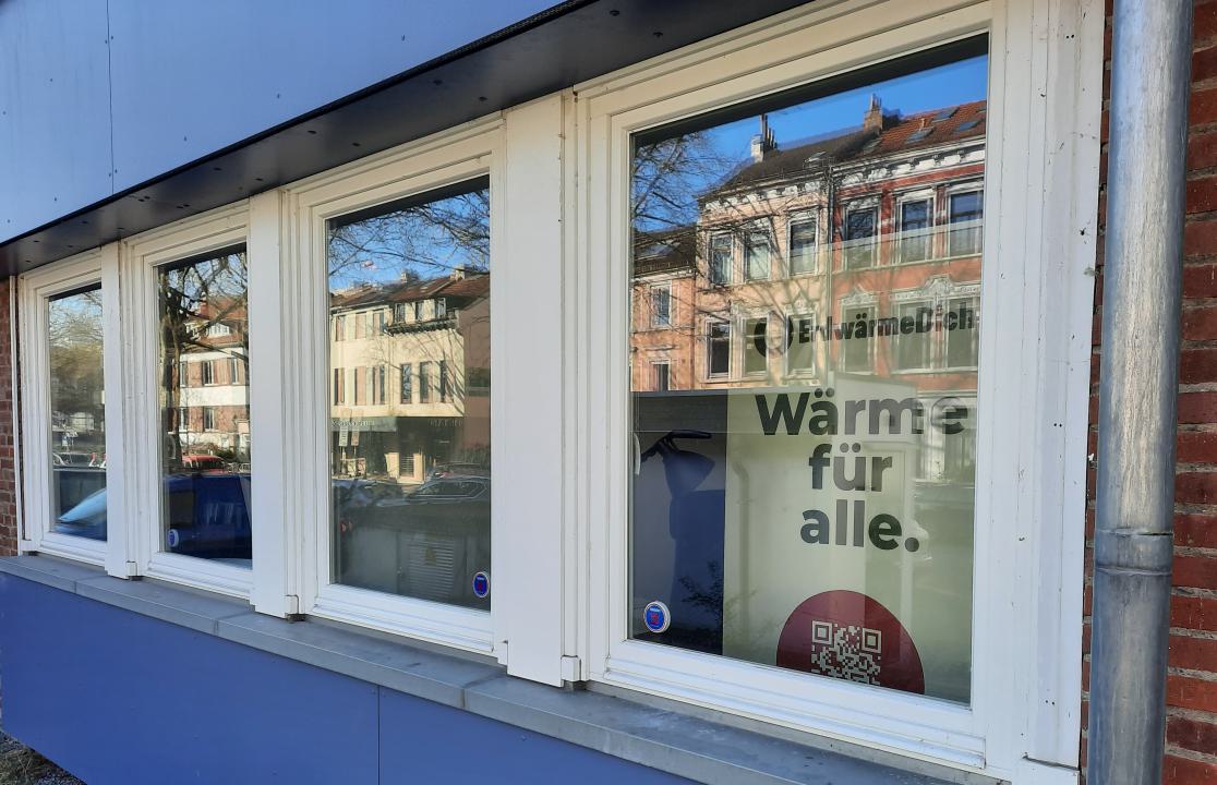 Fensterfront des ErdwärmeDich-Büros in der Humboldtstraße 179
