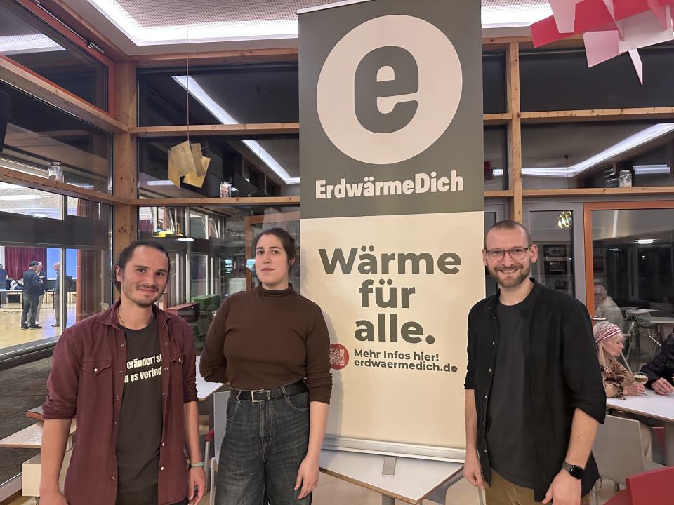 Neue Mitarbeiter:innen der Genossenschaft, vlnr: Henning Hülswitt, Tabea Ebel und Kevin Helms. Foto: ErdwärmeDich: Carsten Vocke