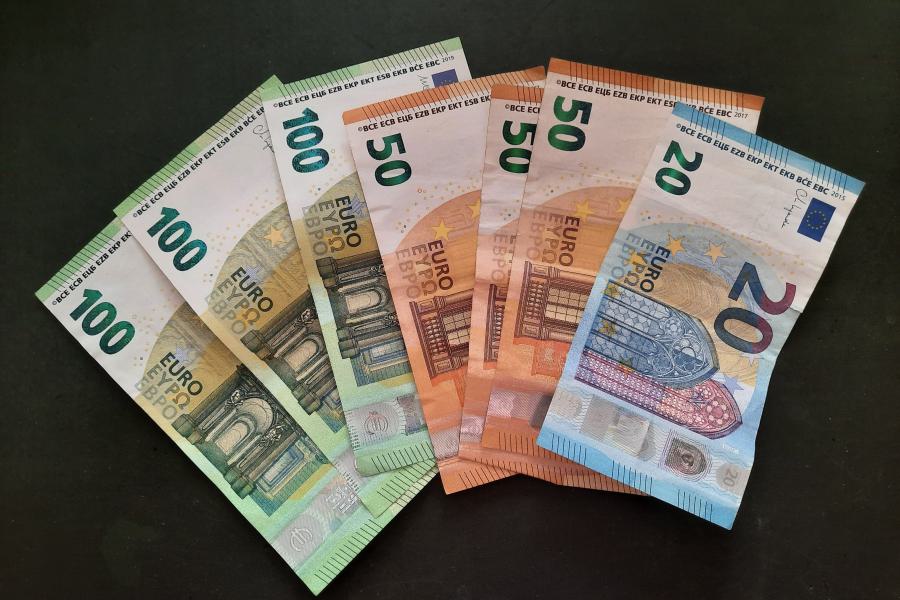 Diverse Euro-Scheine, gefächert. Foto: ErdwärmeDich AK