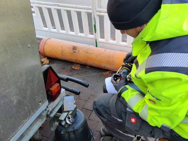 21.11.2025. TRT: Auslesen der Daten mit Sonde am Angelhaken.